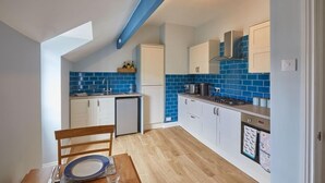 Private kitchen - Emerald Hideaway (Saltburn-by-the-Sea)