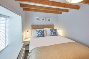 Cottage | 2 bedrooms, Egyptian cotton sheets, premium bedding, laptop workspace - Amber Cottage (Whitby)