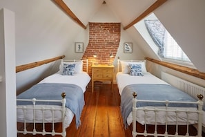 Cottage | 2 bedrooms, Egyptian cotton sheets, premium bedding, laptop workspace
