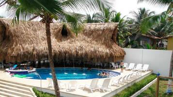 Kolam renang outdoor