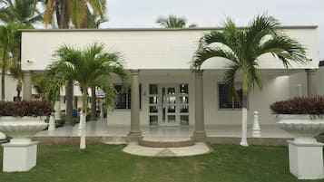 Cabaña (20 Pax) | Entrada de la propiedad