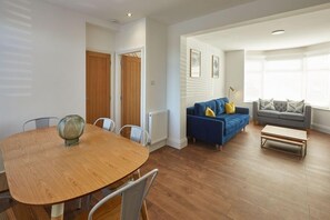 House, 3 Bedrooms | In-room dining - Montrose View (Saltburn-by-the-Sea)