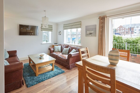 House, 4 Bedrooms | Living area