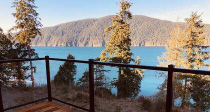 Botany Bay - Oceanfront Luxury Cabin by Eagle Reach