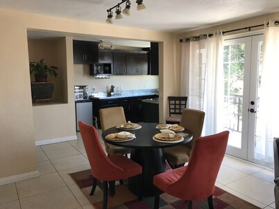 Beautiful House! 5 Minutes from the airport! (2)