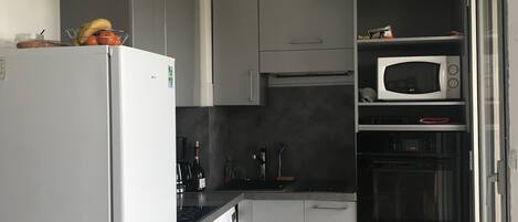 Cookware/dishes/utensils