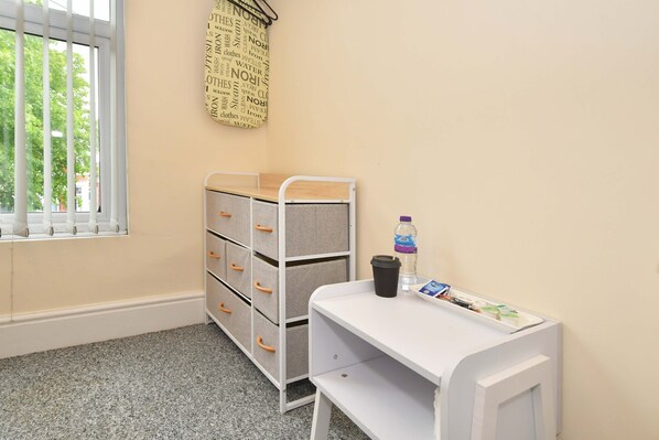 A child's room with a desk, storage unit, and a window with blinds. - Townhouse @ 178 Ruskin Road Crewe (Crewe)