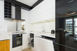 Refrigerador, horno, placa de cocina, lavavajillas