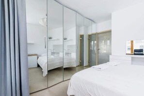 1 habitación, escritorio, tabla de planchar con plancha y wifi 