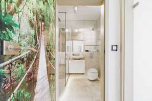 Ducha, secador de pelo, toallas