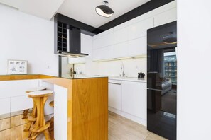 Fridge, oven, stovetop, dishwasher - Masarska 9 | White Apartment Kraków | Parking (Kraków)