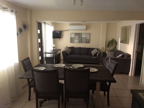 Beautiful House on 2nd Floor (Close to the airport!) 