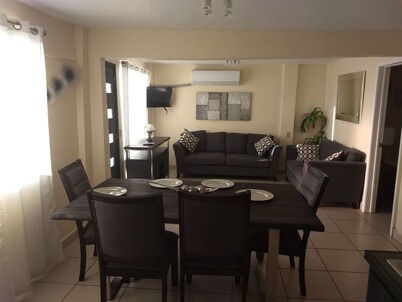 Beautiful House on 2nd Floor (Close to the airport!)