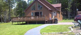 Lovely Mount Storm Waterfront Lake House - pet friendly, child friendly retreat