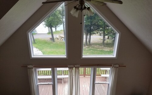 Lovely Mount Storm Waterfront Lake House - pet friendly, child friendly retreat