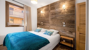 4 عدّة غرف نوم وواي فاي وملاءات أسرّة وتسهيلات لدخول الكراسي المتحركة