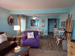 TV, books - Ocean Front & pool view. Hunting Island pass included (Saint Helena Island)