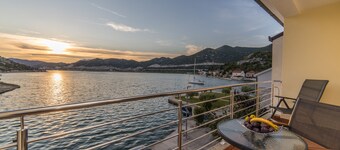 Apartments Ema-Comfort Two Bedroom Apartment with Sea View