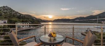 Apartments Ema-Comfort Two Bedroom Apartment with Sea View