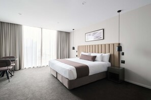 Premium bedding, desk, laptop workspace, iron/ironing board - Abode Belconnen (Belconnen)