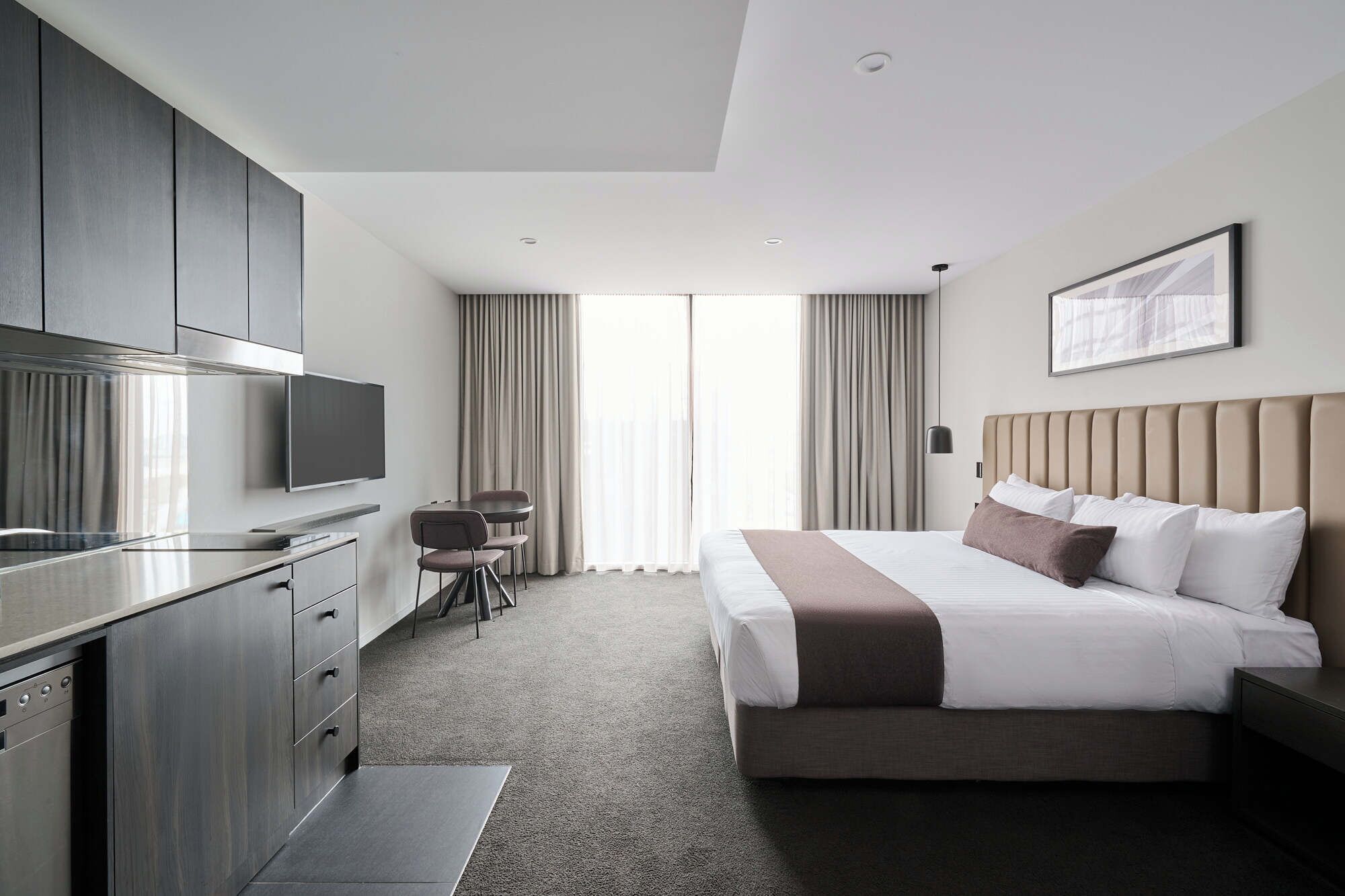 Studio, barrierefrei | Hochwertige Bettwaren, Schreibtisch, laptopgeeigneter Arbeitsplatz