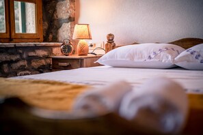 2 bedrooms, iron/ironing board, Internet, bed sheets
