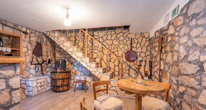 Villa Lazini Dvori - Two Bedroom Stone House Villa with Private Pool