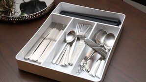 A neatly organized silverware set in a white box with compartments. - UCHI Living Stay AOZORA (Sapporo)
