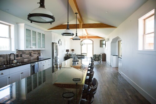 Water / Ranch setting with all the city amenities