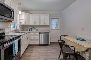Fridge, microwave, oven, stovetop - Lake Cottage Minutes from Downtown Mount Dora! (Mount Dora)