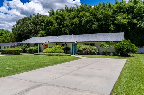 Lake Cottage Minutes from Downtown Mount Dora!