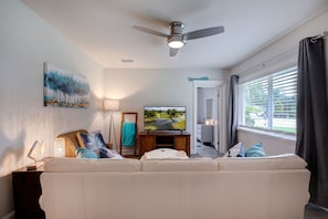 2 habitaciones, tabla de planchar con plancha y cuna de viaje