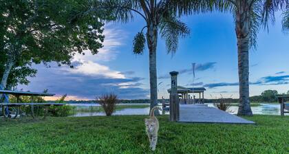 Lake Cottage Minutes from Downtown Mount Dora!