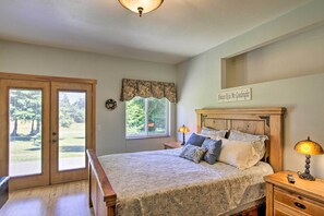 3 bedrooms, iron/ironing board, travel cot, Internet