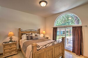 3 habitaciones, tabla de planchar con plancha y cuna de viaje 