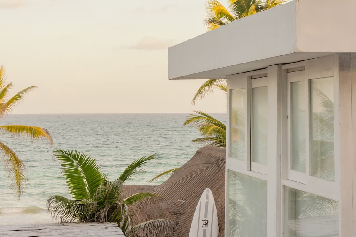 Hypo-allergenic bedding, in-room safe, free WiFi, bed sheets