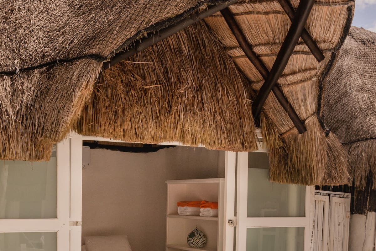 Hypo-allergenic bedding, in-room safe, free WiFi, bed sheets