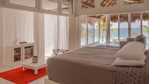 Hypo-allergenic bedding available, in-room safe, WiFi (free), bed sheets - Shambala Petit Hotel (Tulum)