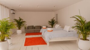 Hypo-allergenic bedding, in-room safe, free WiFi, bed sheets - Shambala Petit Hotel (Tulum)