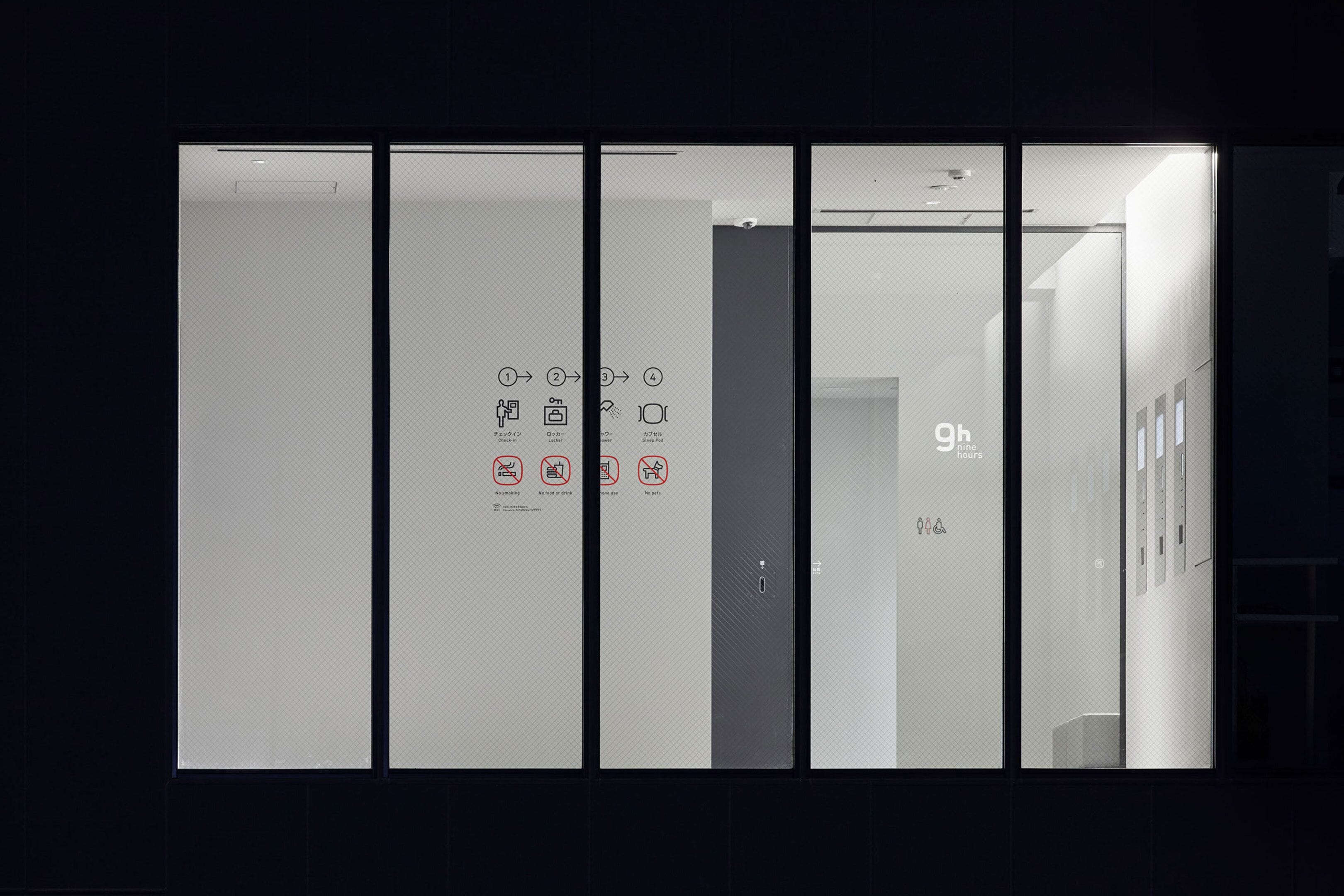 Foto - 9h nine hours Hakata station