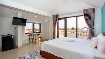 Deluxe Double Room | Egyptian cotton sheets, premium bedding, memory-foam beds, minibar