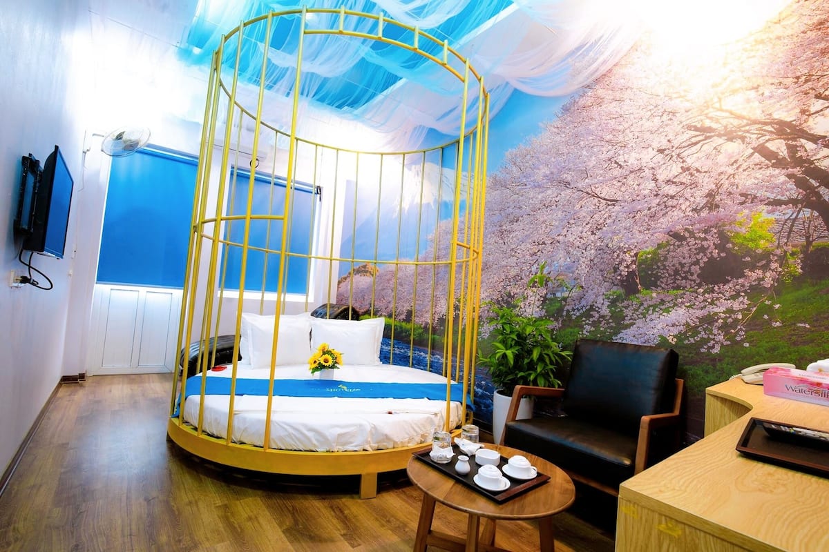 Deluxe Double or Twin Room | Desk, laptop workspace
