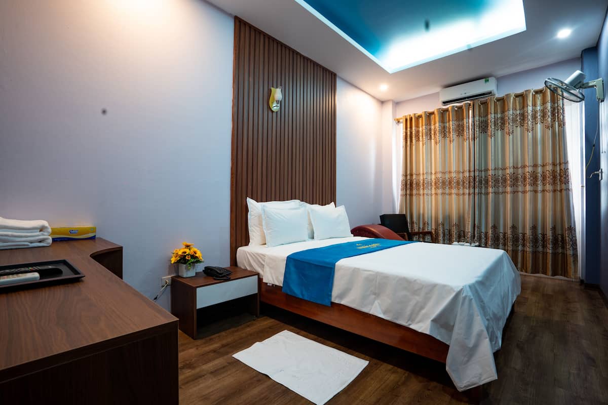 Standard Double Room | Desk, laptop workspace