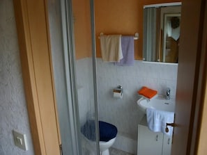 Apartment (Haus Kummeleck , Wohnung 1) | Bathroom