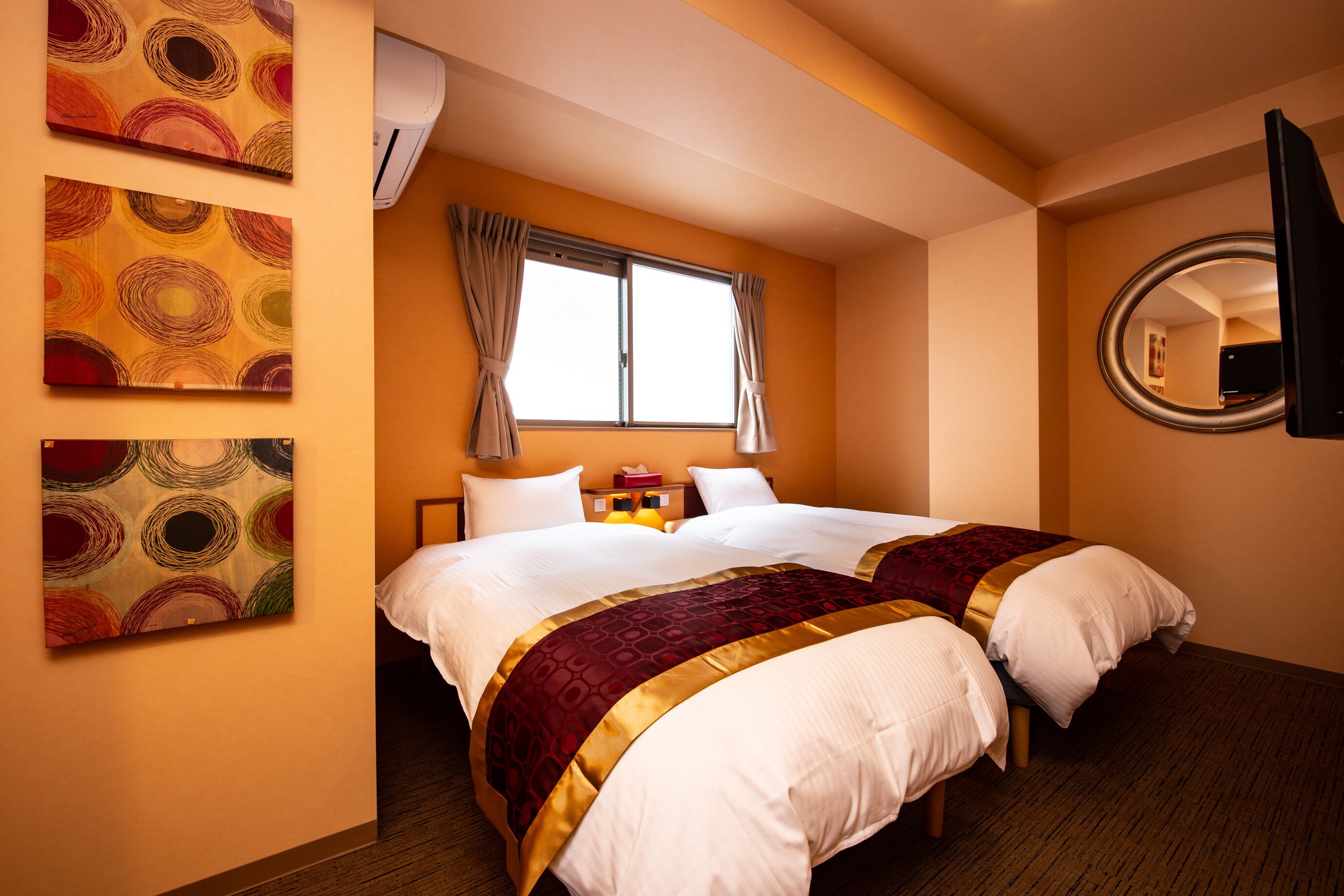 Superior-værelse med 2 enkeltsenge | Pengeskab på værelset, skrivebord, gratis Wi-Fi, sengetøj