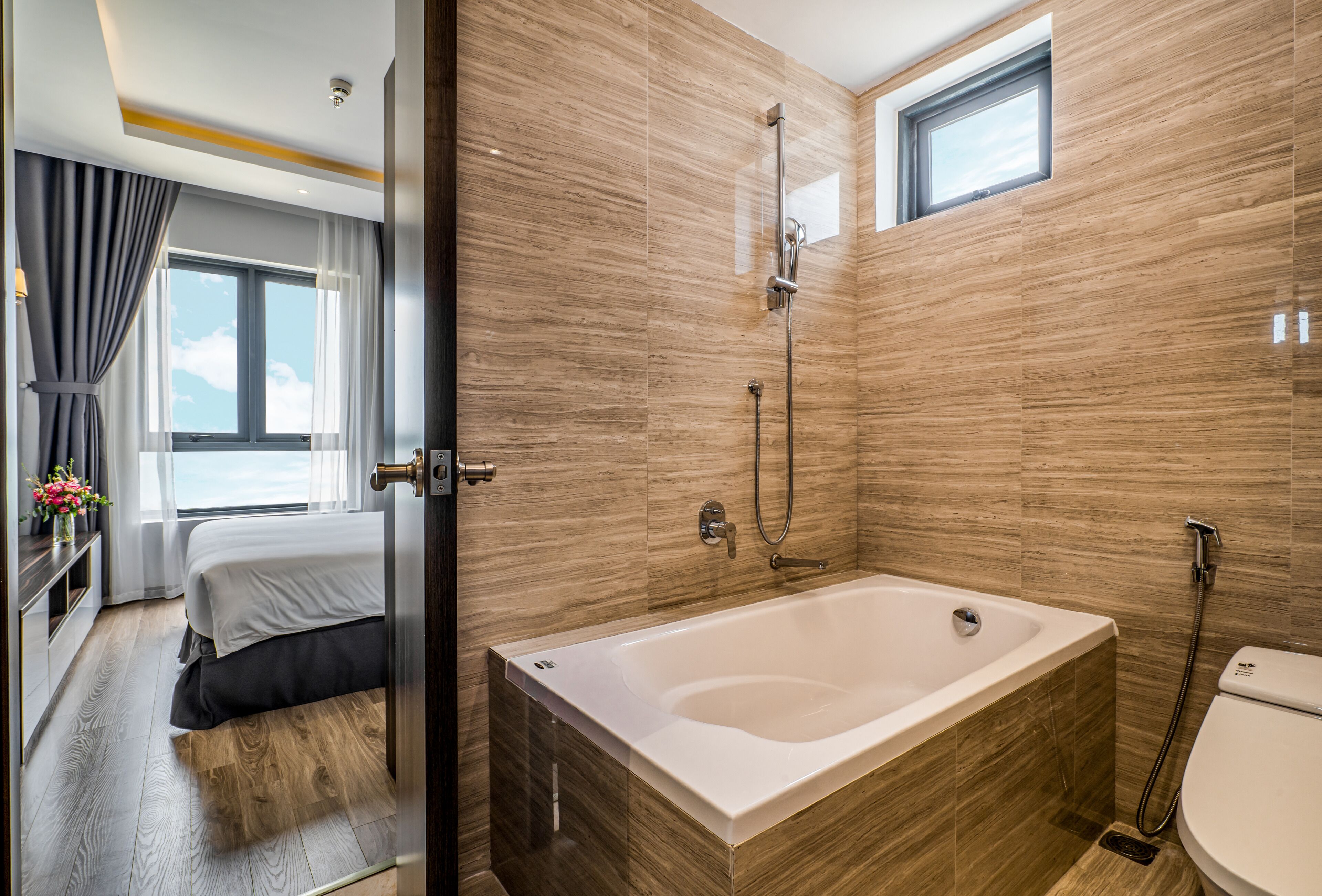 Minibar, in-room safe, free WiFi, bed sheets