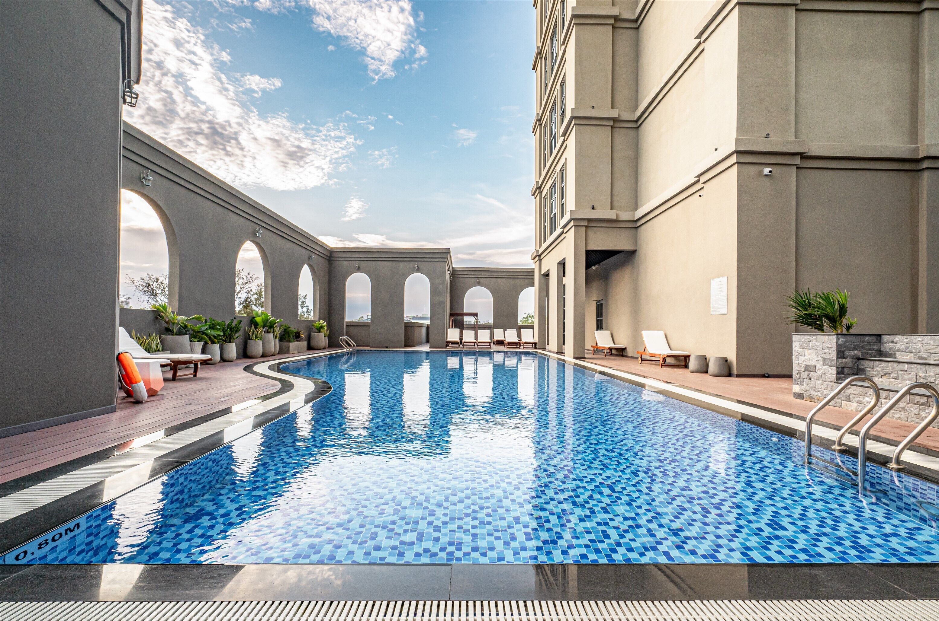 Outdoor pool, open 6:00 AM to 7:00 PM, pool umbrellas, pool loungers