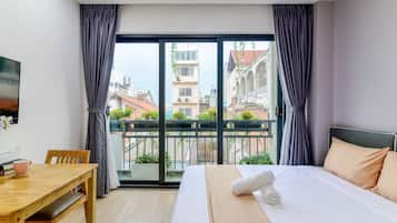 Deluxe Studio, 1 Queen Bed, Non Smoking, Balcony | Minibar, desk, laptop workspace, blackout drapes