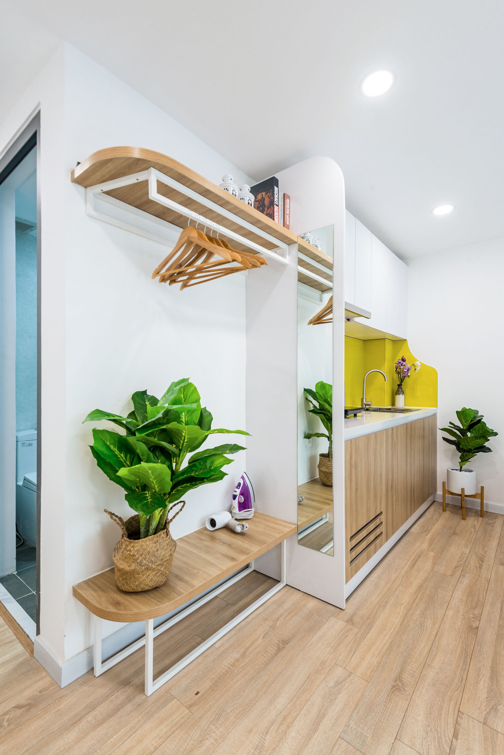 Senior Studio, 1 Queen Bed, Non Smoking, Kitchen | Minibar, desk, laptop workspace, blackout curtains