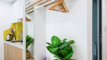 Senior Studio, 1 Queen Bed, Non Smoking, Kitchen | Minibar, desk, laptop workspace, blackout drapes